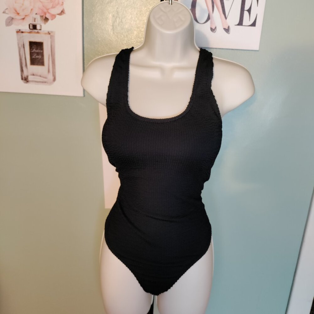 One Piece Textured Swimsuit - Picture 3 of 9